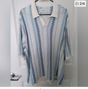 Boxy Hollister Men's Knit Polo in Blue and White